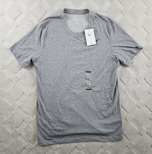 Nike Dri-FIT Legend Men's Fitness T-Shirt Size Large Gray Gym Yoga Casual